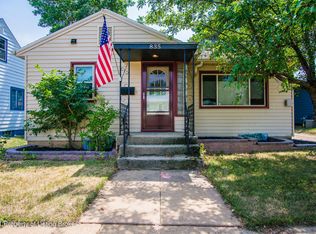 835 1st St W, Dickinson, ND 58601