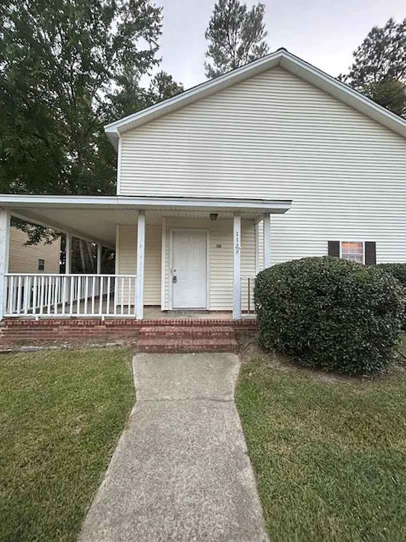 Two bedroom/1.5 bath townhome in Irmo near the Lake Murray Dam. — Photo 1