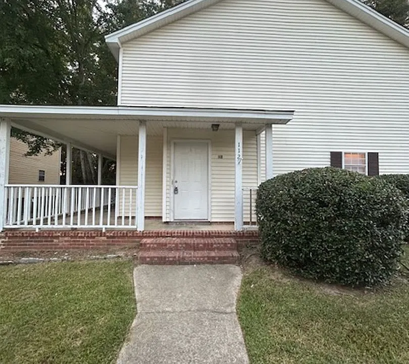 112 Country Town Dr