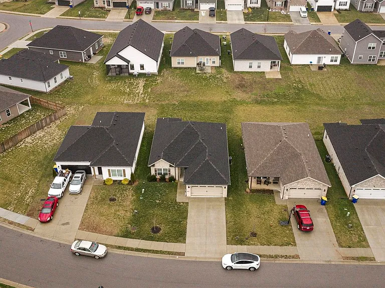 821 Poplar Log Dr — Photo 27