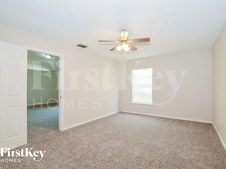 122 Barrington Dr — Photo 9