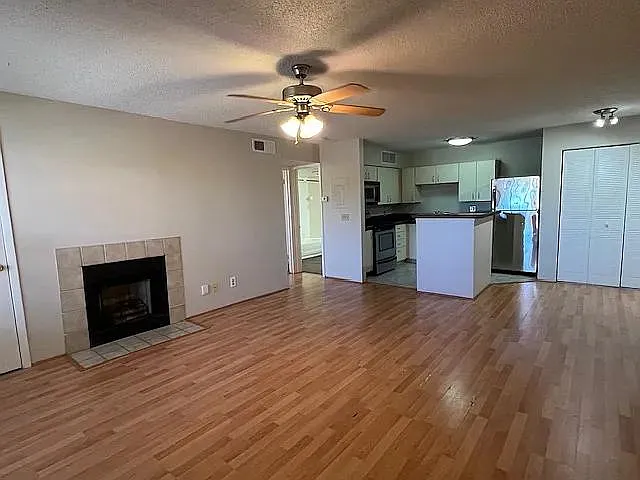 1 bed, 712 sqft, $1,200 — Photo 4