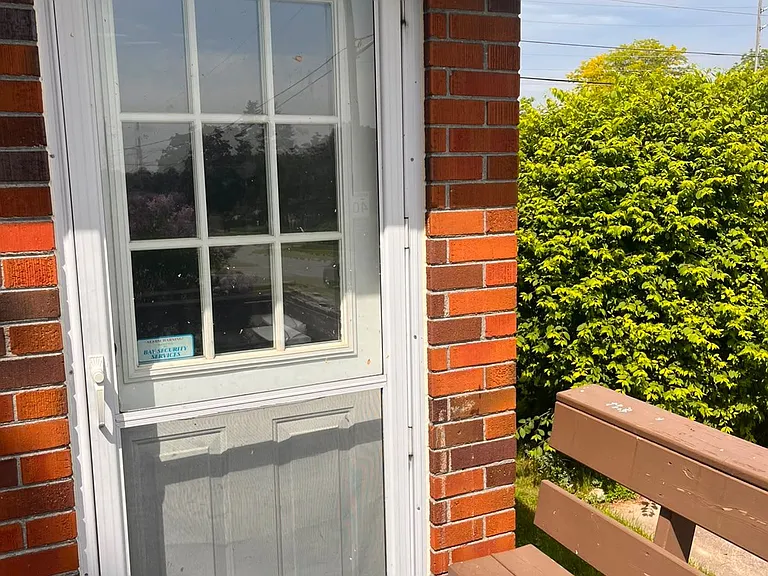 425 Stevenson Rd N — Photo 5
