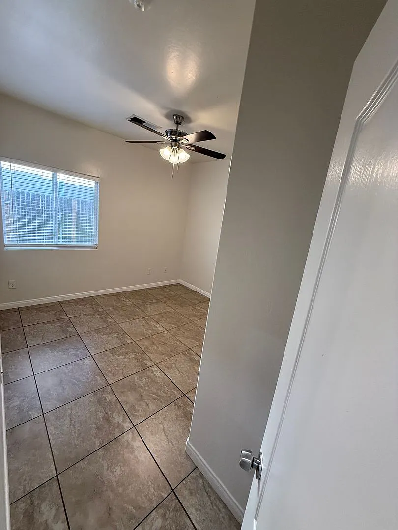 Spacious SW Bakersfield Home with Tesla Solar — Photo 2
