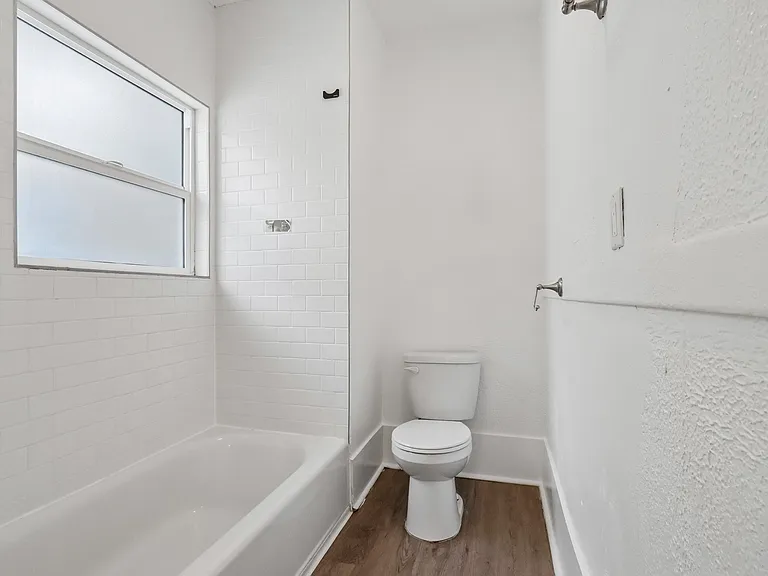 1145 E 1st St — Photo 29