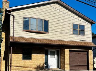 8 Deans Ln, Bayville, NY 11709