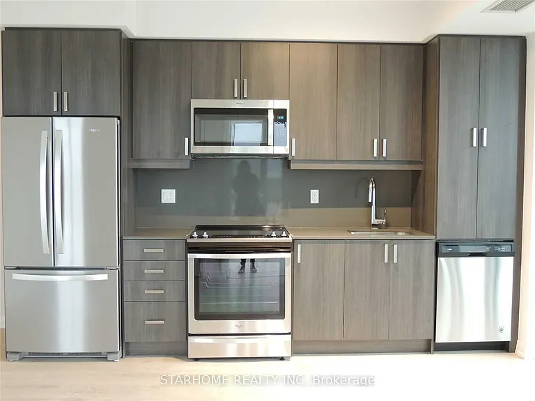 7895 Jane St #2015 — Photo 2