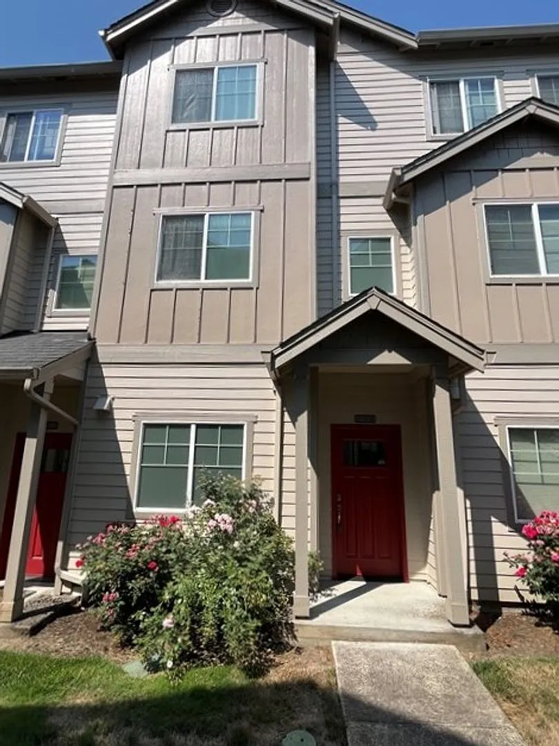 10308 SW Hollyridge Lane ~ Beautiful West Slope Tri-Level Condo — Photo 2