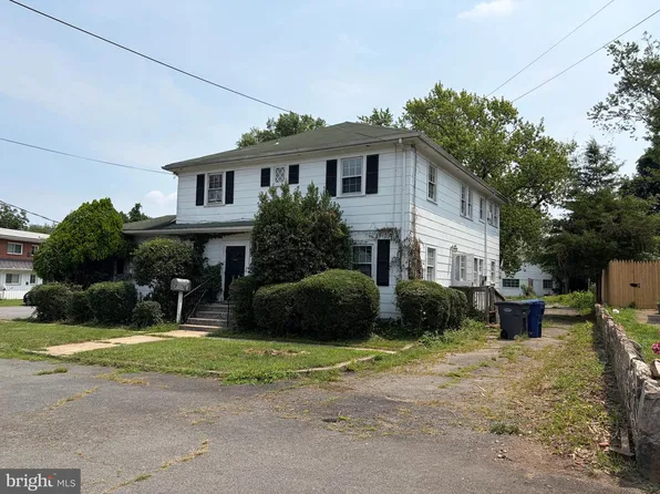 2767 Annandale Rd, Falls Church, VA 22042