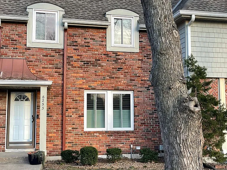 8253 NW Waukomis Dr — Photo 11