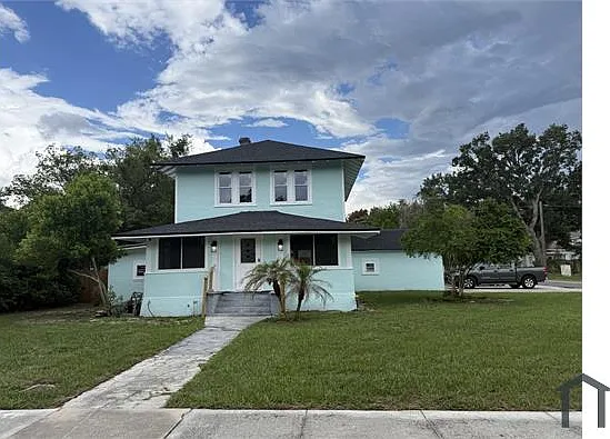 304 Avenue B NE — Photo 1