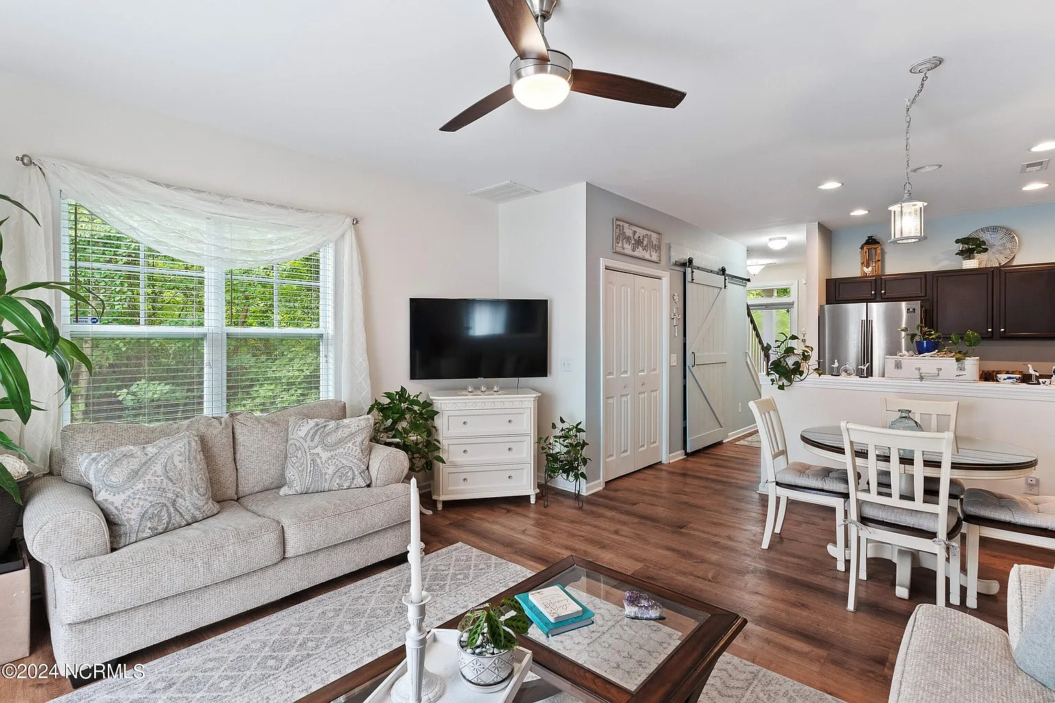 3 bed, 1455 sqft, $2,150 — Photo 4