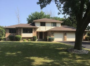 1429 Arden Oaks Ct, Arden Hills, MN 55112