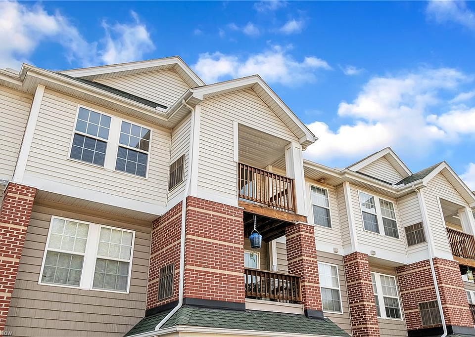 1st image of 23004 Chandlers Ln APT 348