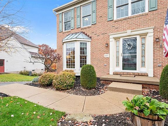 3rd image of 127 Camelot Cir
