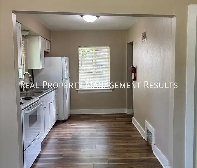1500 S Harlan Ave #B — Photo 5