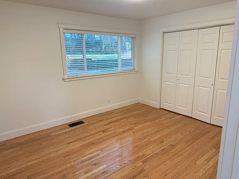 2nd bedroom with closet