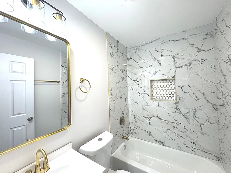 3246 N Lake Park Ave — Photo 11