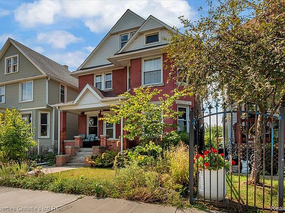 3rd image of 2347 Clark St
