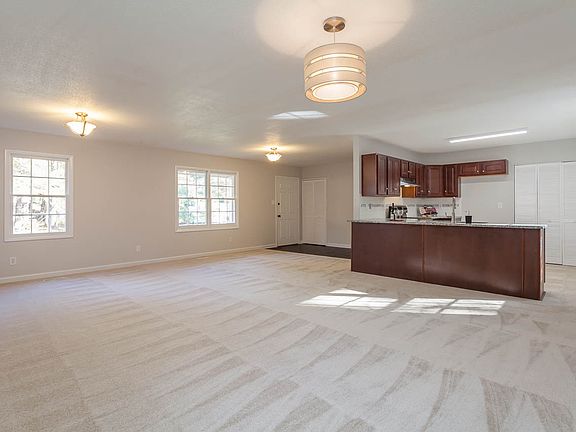 5th image of 905 Lorain Ave