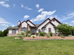 N66W34382 Timberline Rd, Oconomowoc, WI 53066