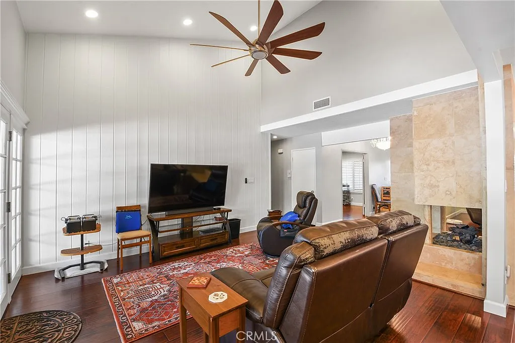 4 bed, 2054 sqft, $5,500 — Photo 4