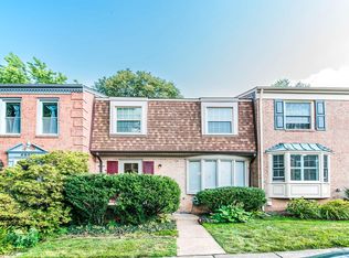 6611 Rosecroft Pl, Falls Church, VA 22043