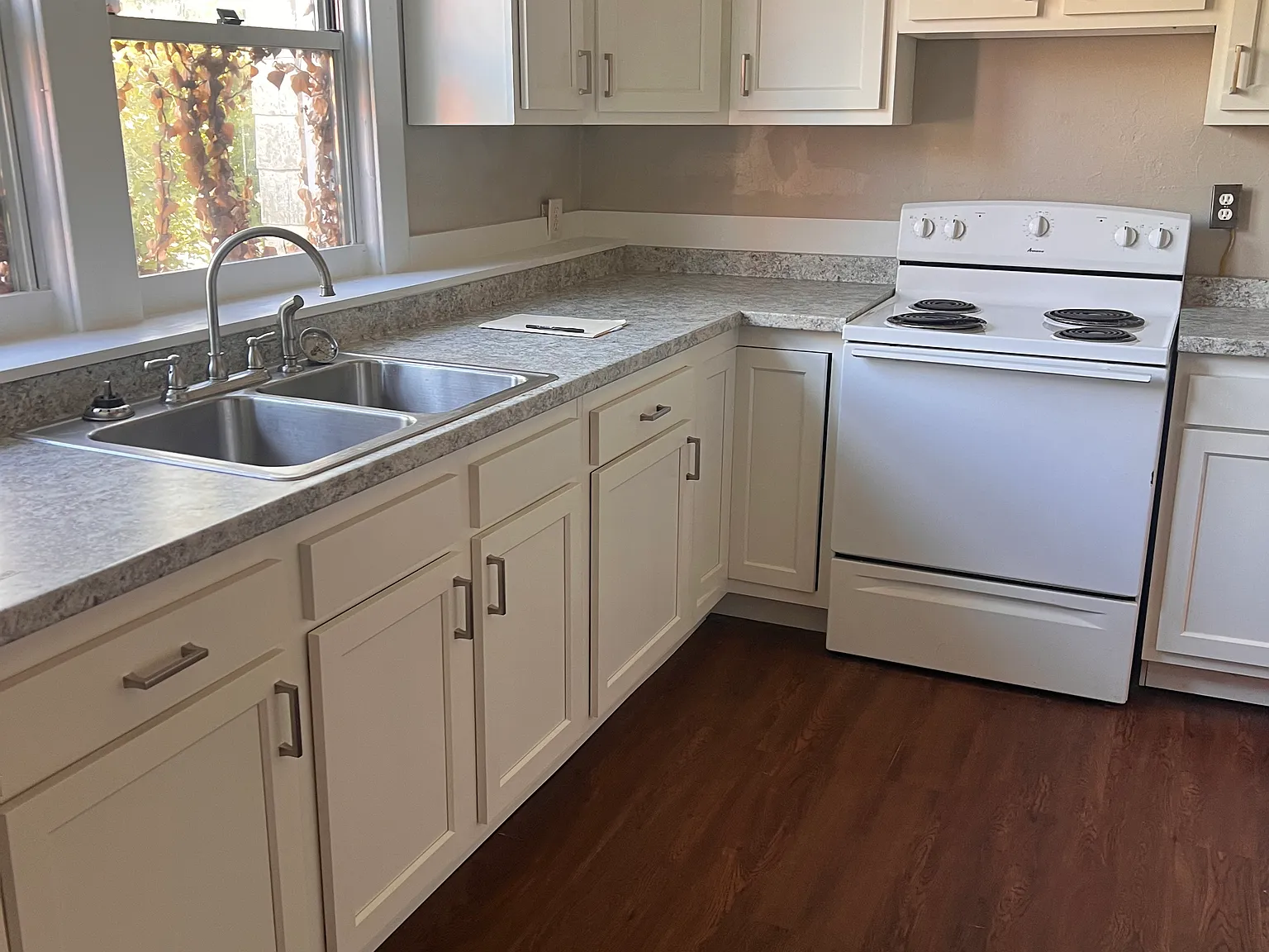 2 bed, 1100 sqft, $700 — Photo 2