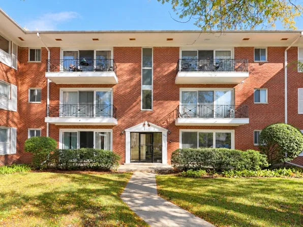 10115 Old Orchard Ct Unit 104, Skokie, IL 60076