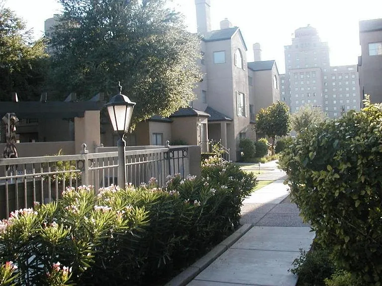 100 E Fillmore St #112 — Photo 4