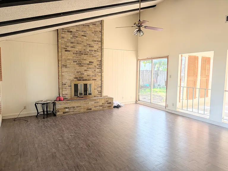 2902 Meadow Park Dr — Photo 4