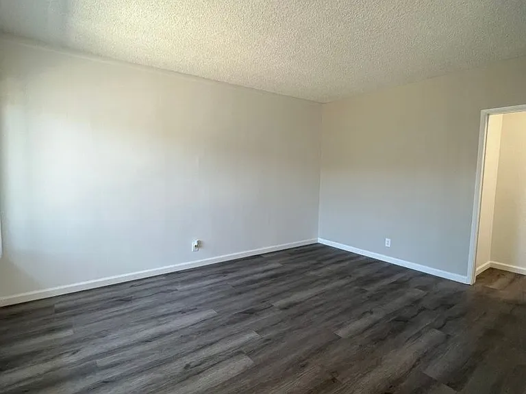 Ruther Apartments — Photo 15
