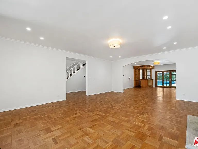 517 N Elm Dr — Photo 11