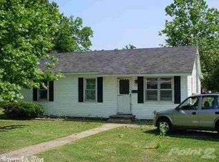 521 W 8th St, Rector, AR 72461