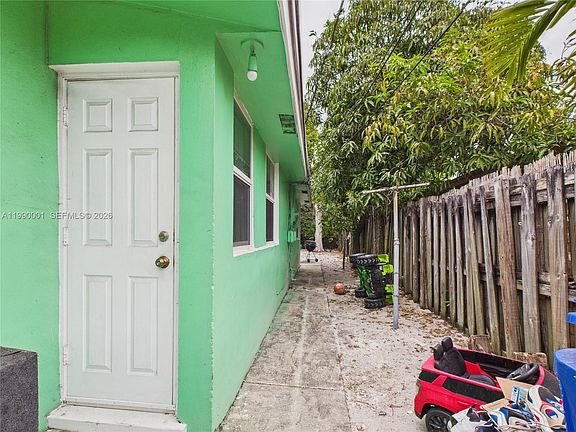 5th image of 1713 SW 11th Ct