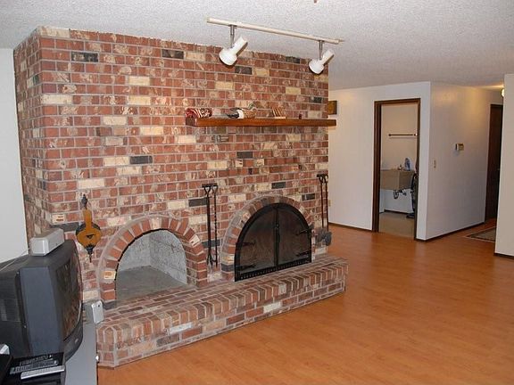 3rd image of 5321 Carole Dr NE