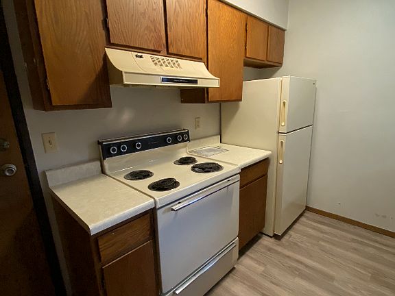 3rd image of 1104 University Dr N #13