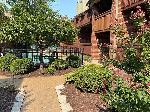 3rd image of 4453 W Pine Blvd APT 5