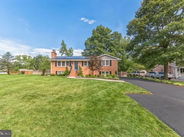 8008 Arcade St, Lorton, VA 22079