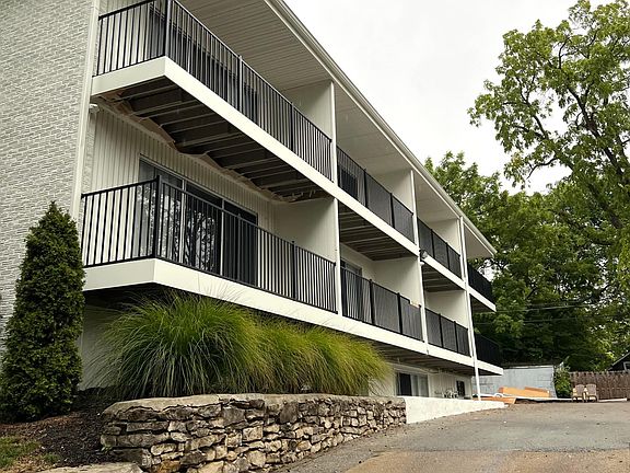 2nd image of 4515 Jefferson St APT 5