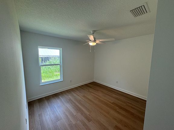 5th image of 1365 24th Ave SW