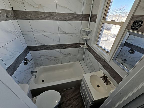 4th image of 104 Sunset Ave #2A