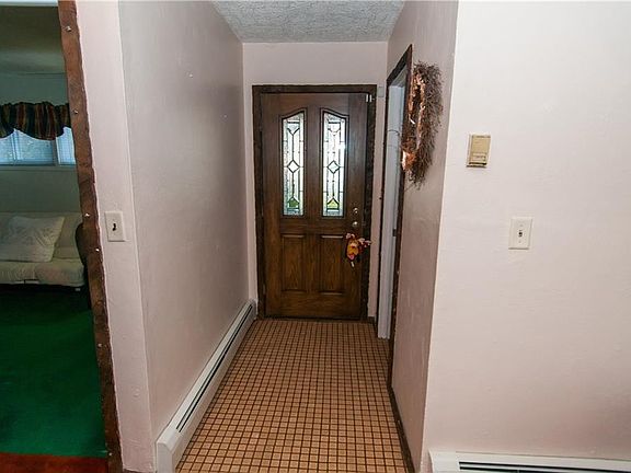 4th image of 21 Essex Ln