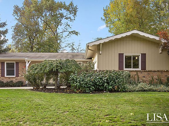 2nd image of 1400 Morewood Dr SE