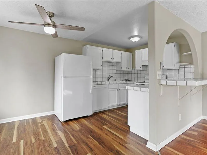 2 bed, 1.0 bath, 775 sqft, $1,700 — Photo 4