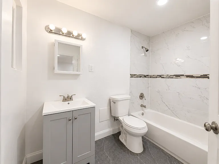 595-596 Elizabeth Ave #2H — Photo 2