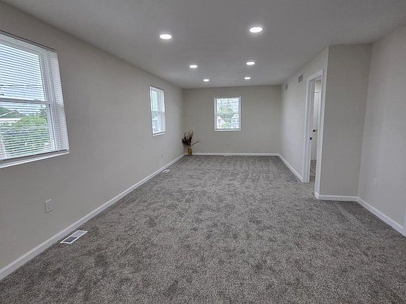 4th image of 102 E Clements Bridge Rd #2