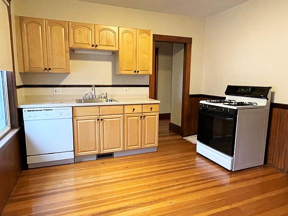 2nd image of 99 Verchild St #3
