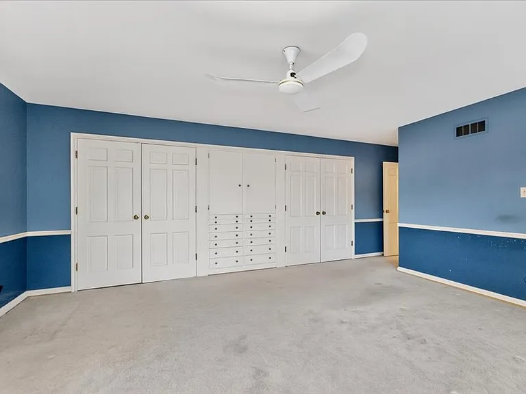 Extra storgage in primary bedroom