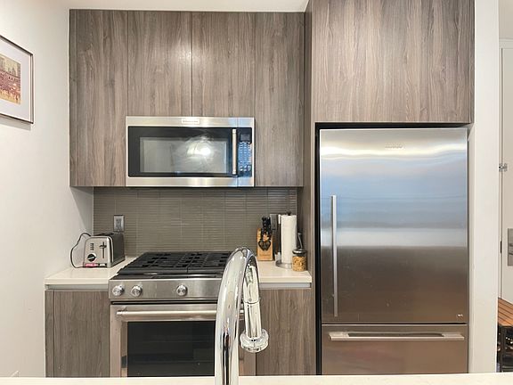 5th image of 162 1st St #809